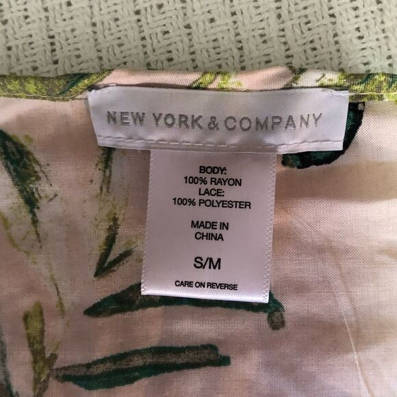 Women’s New York & Co Shaw   - Picture 4 of 5